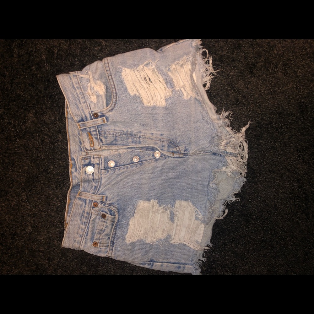 SOLD - Levi denim shorts - Picture 2 of 5